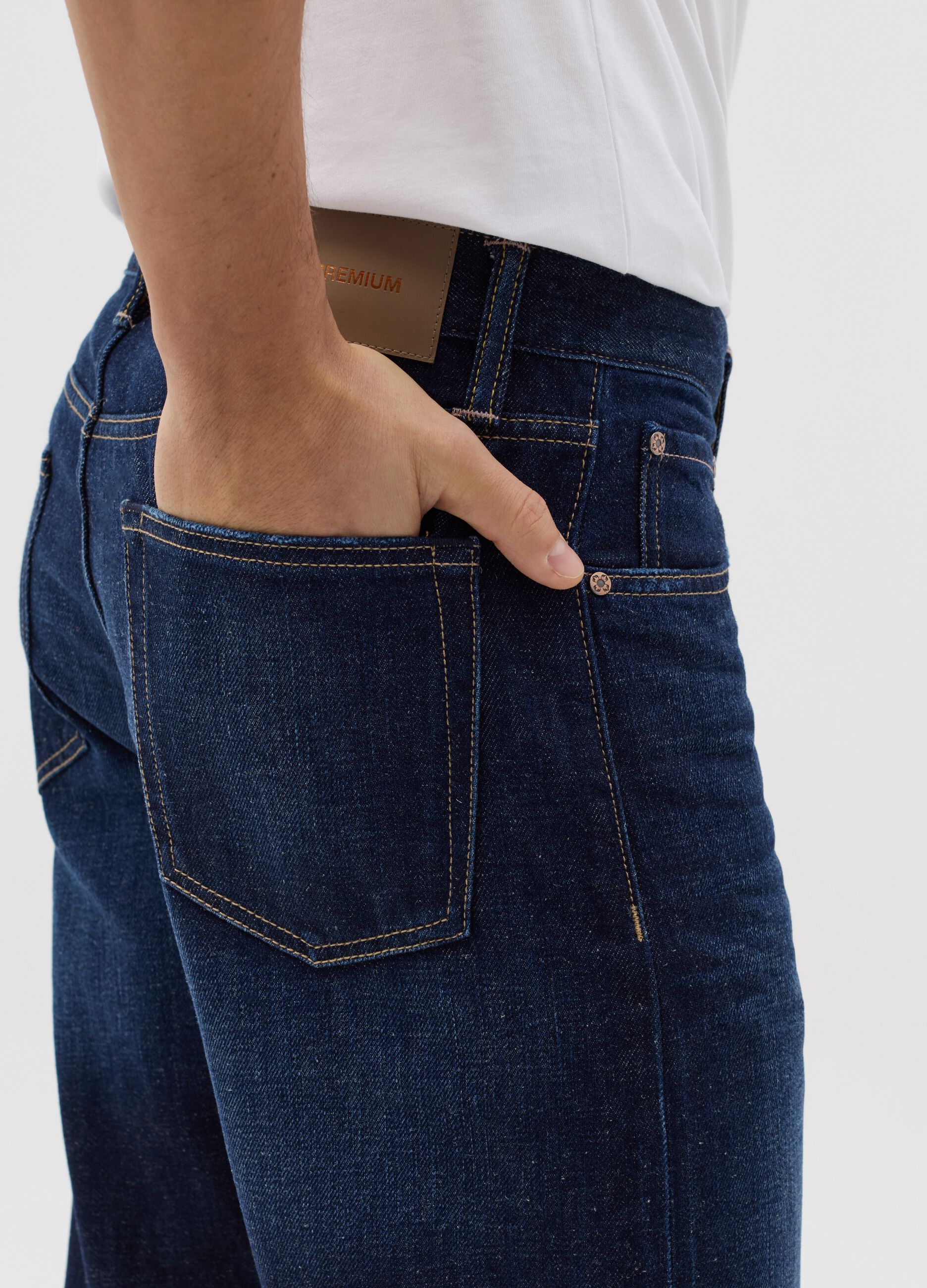 Relaxed-fit jeans with fading