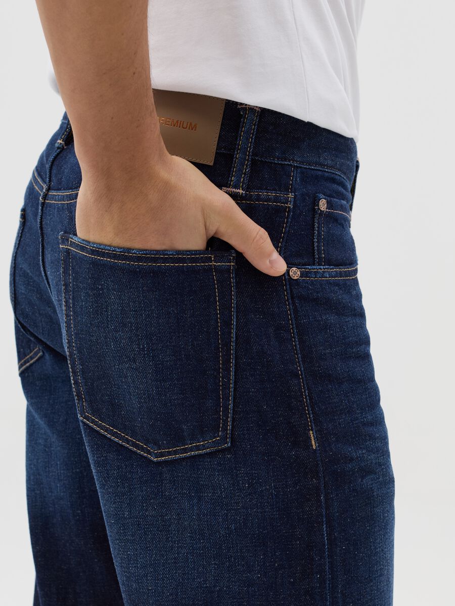 Relaxed-fit jeans with fading_2