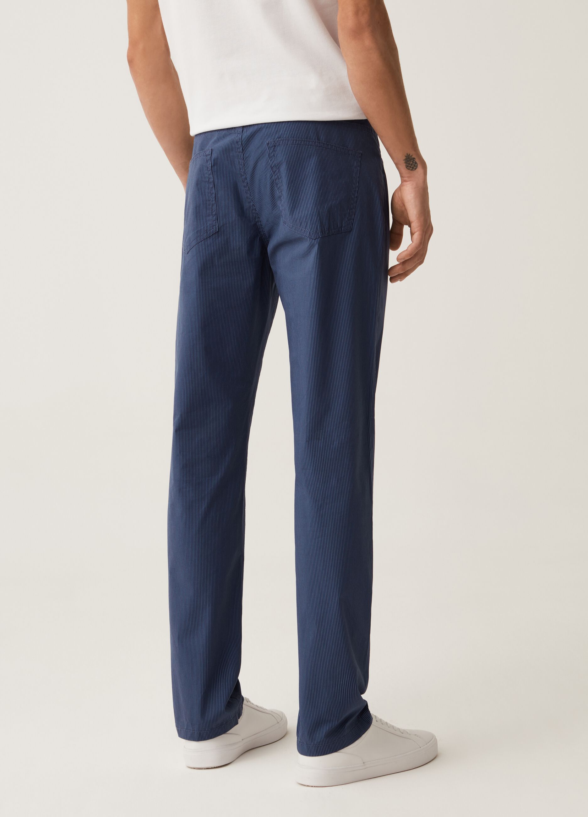 Pantaloni in popeline a righe sottili_2