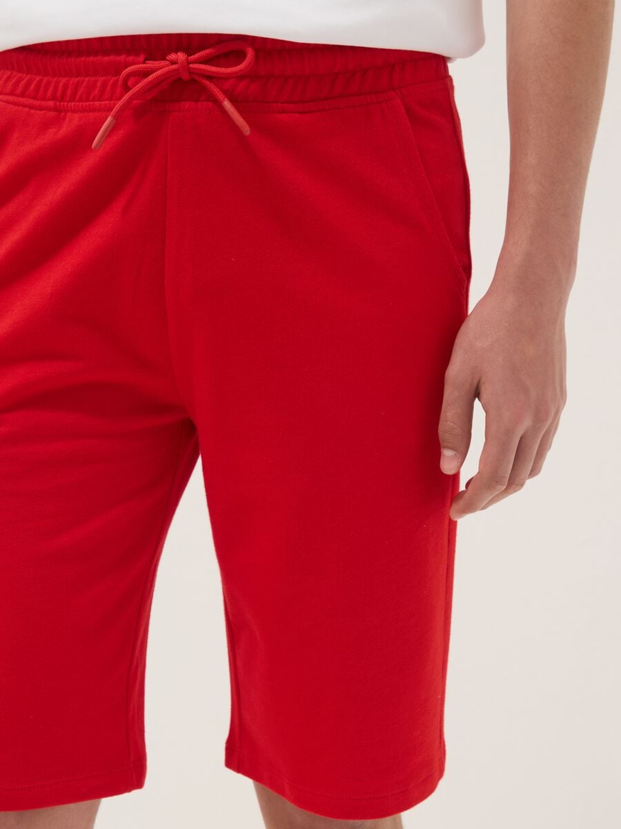 Pantaloni corti in misto cotone rosso da ragazzo comfort fit_2