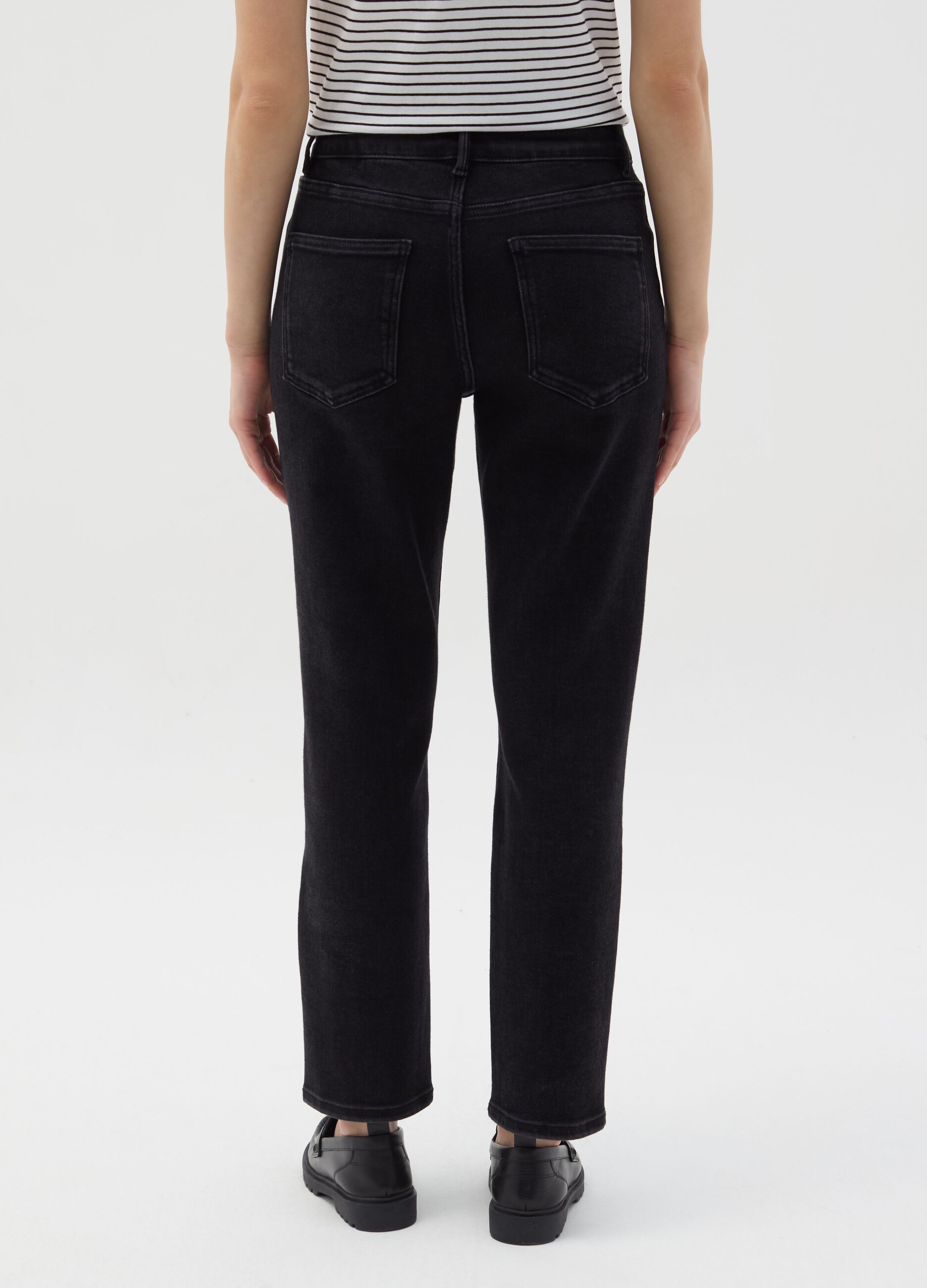 Slim-fit stretch jeans with five pockets