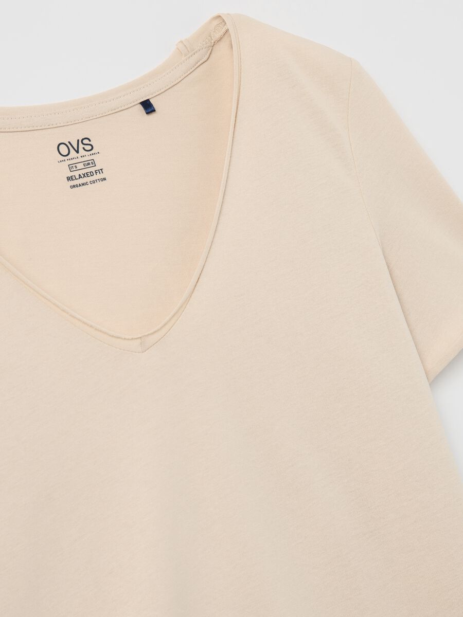 Beige organic cotton T-shirt with V neck_5