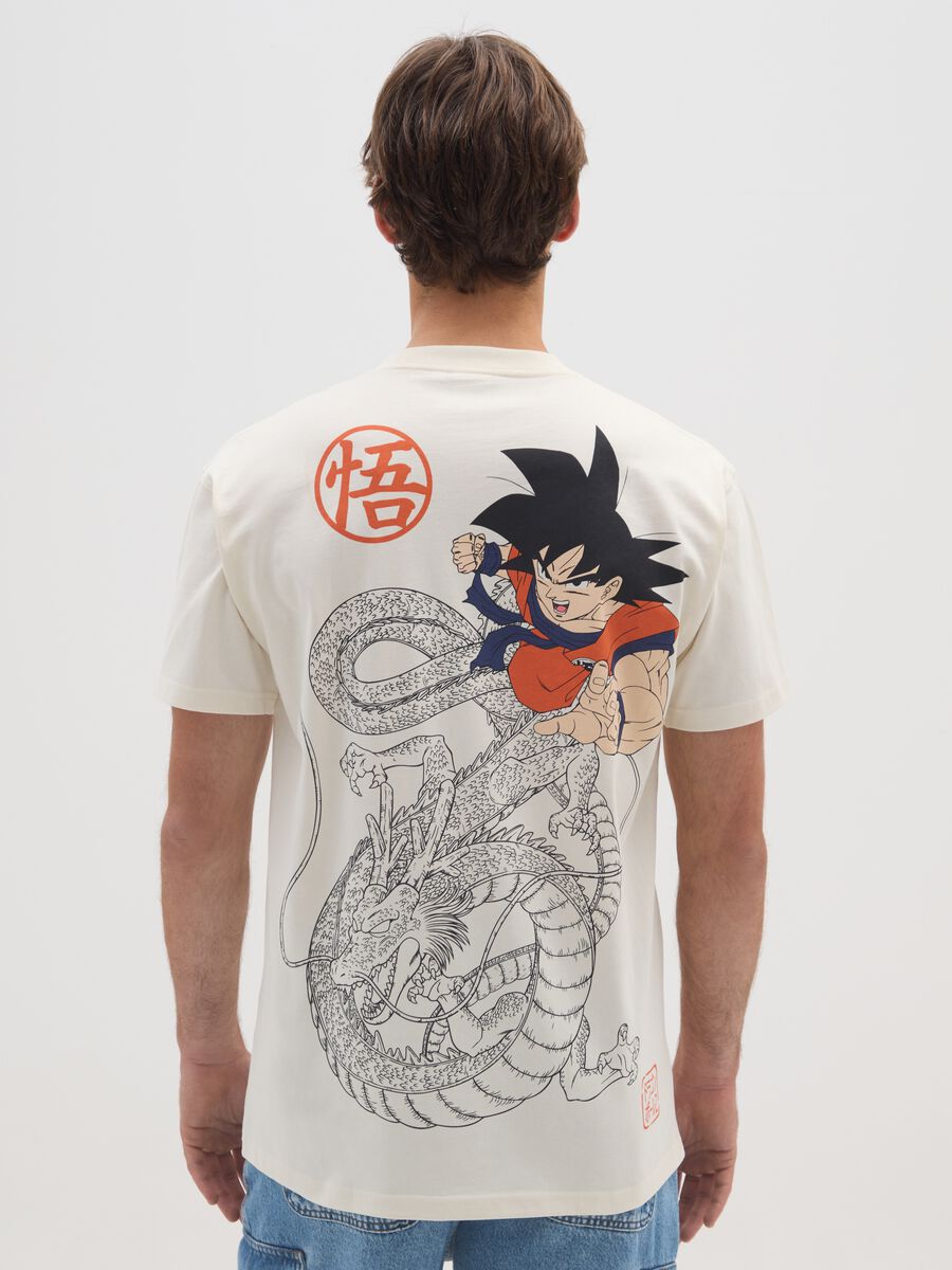 T-shirt in puro cotone beige con logo Dragonball_2