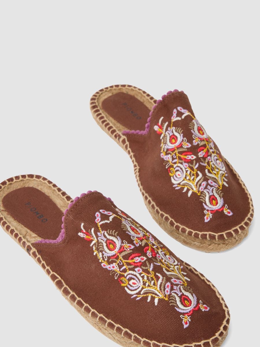 Espadrillas marroni ricamati_1