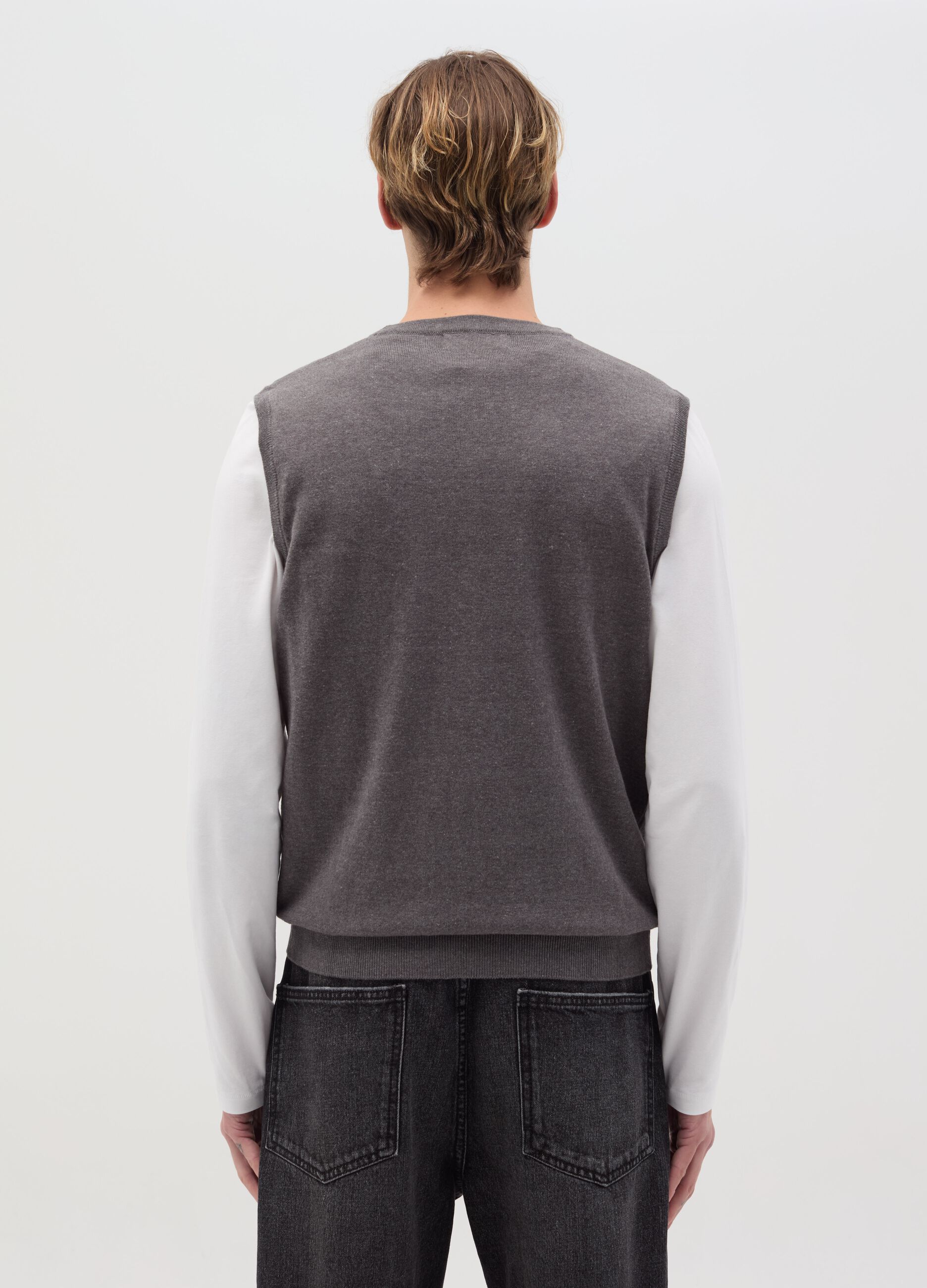 Gilet with V neck and buttons