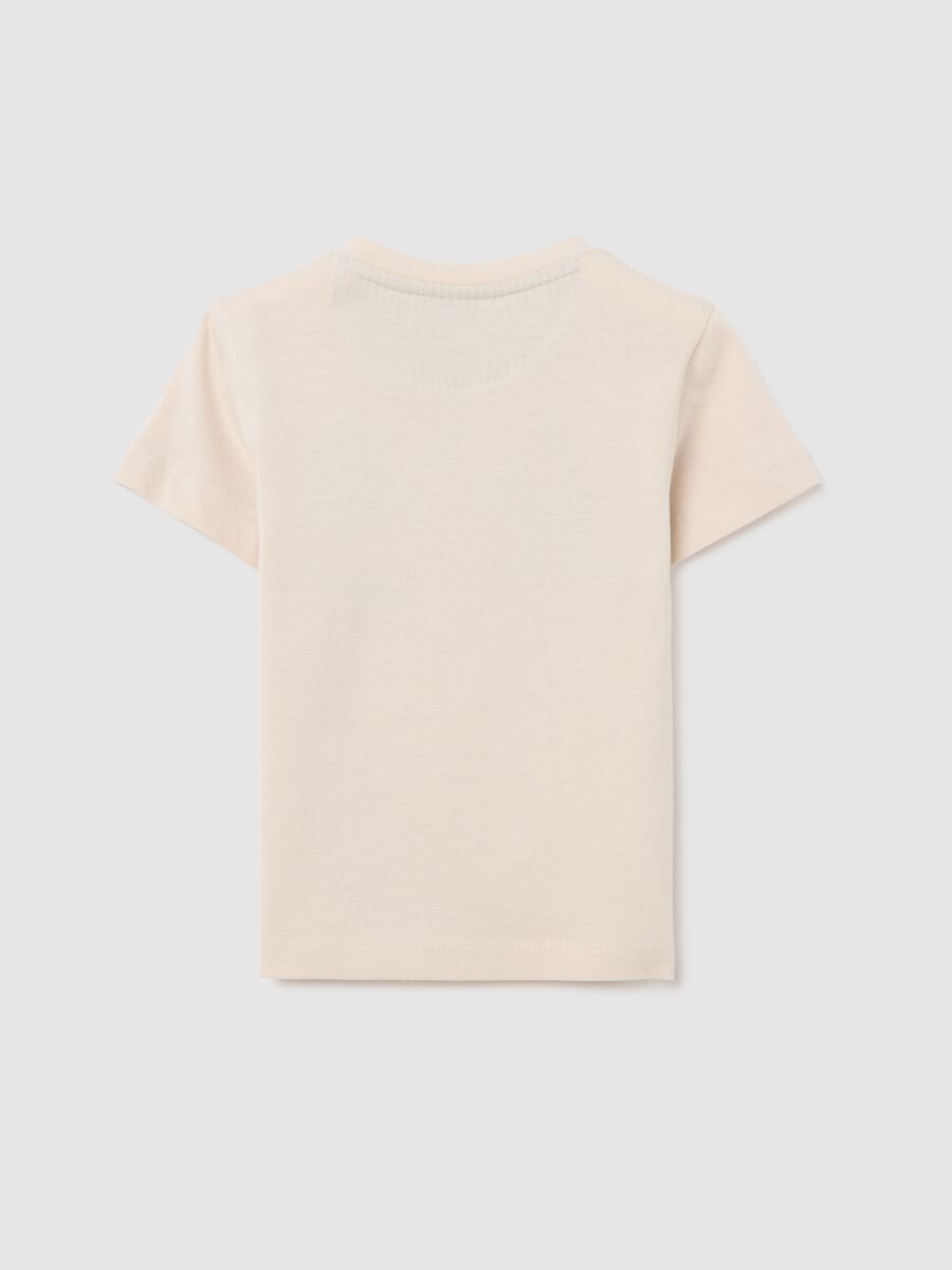 Beige top with short sleeves and boats_1