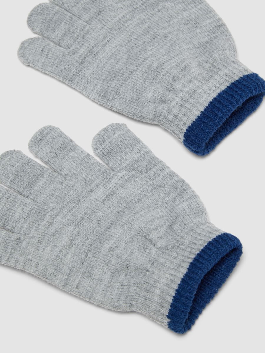Grey knitted gloves with ribbed cuffs_1
