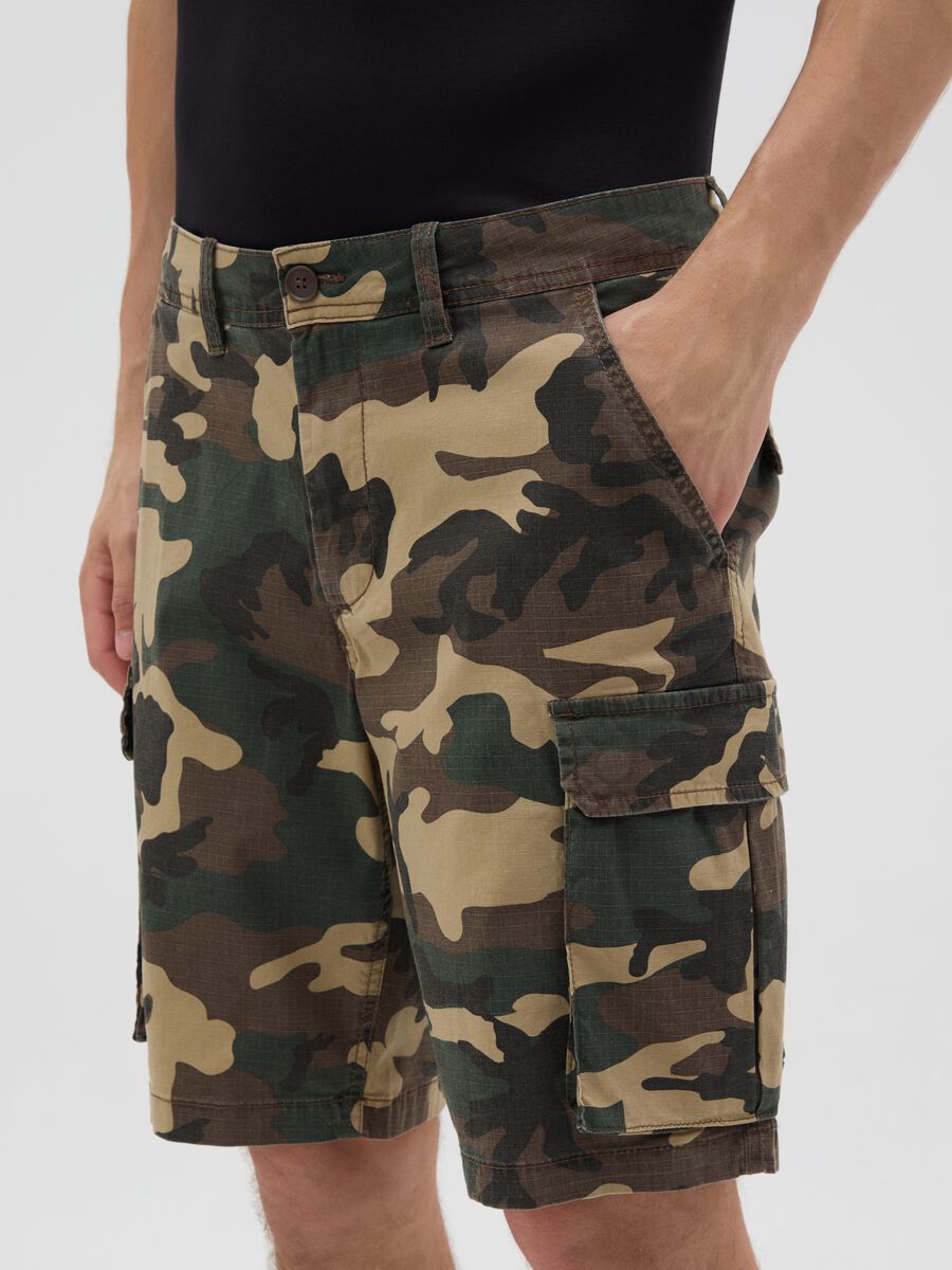 Men's multicolour regular fit cotton cargo shorts_2