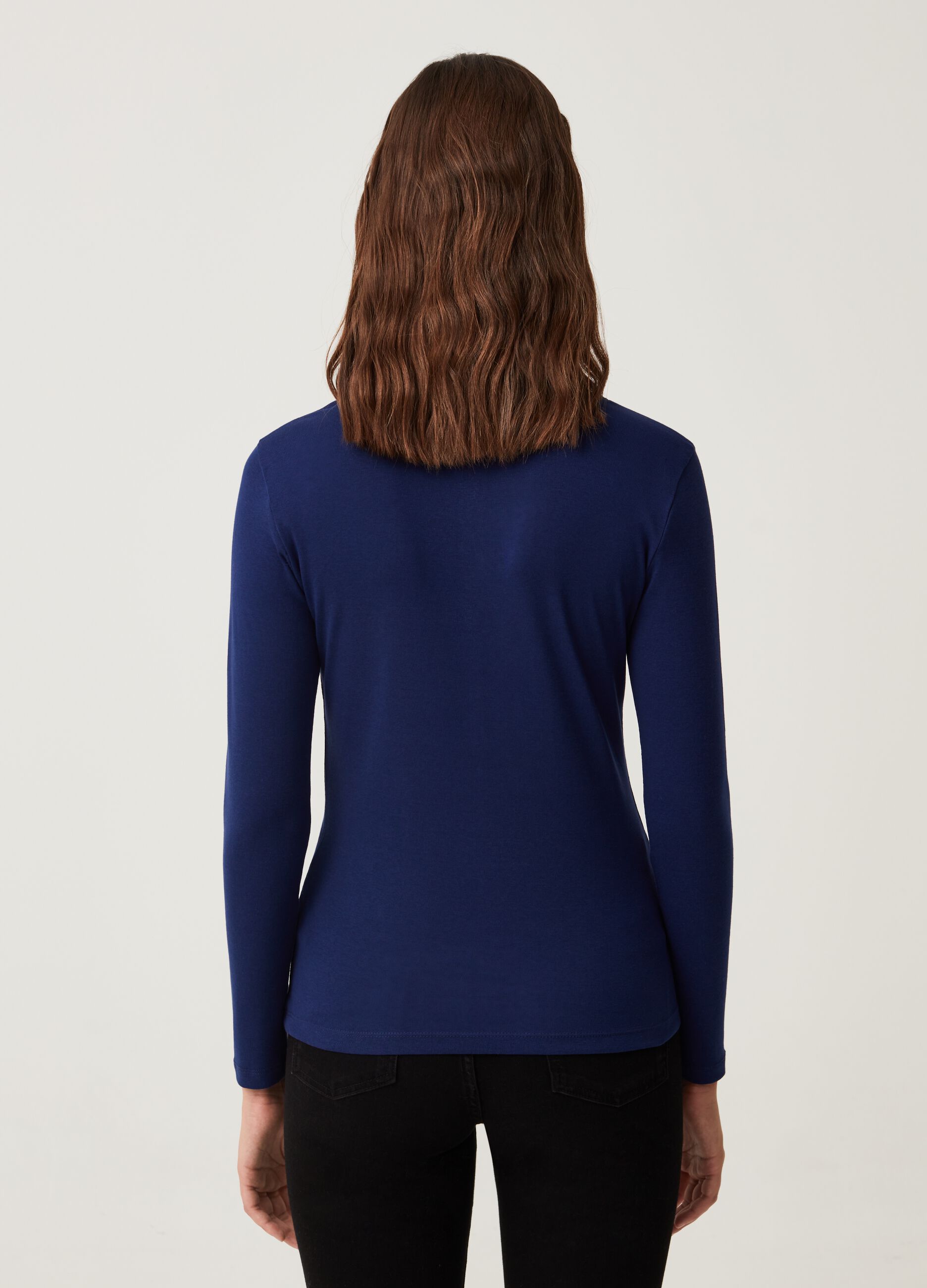T-shirt in cotone con scollo serafino_2