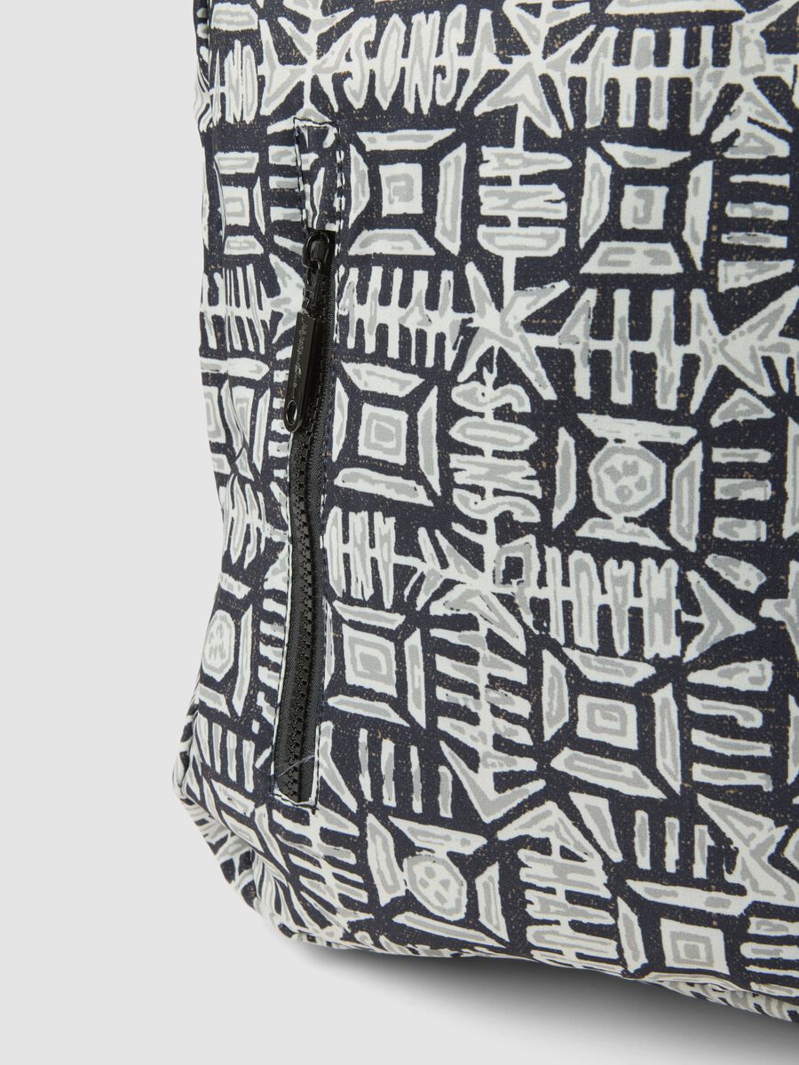 Zaino multicolor con fantasia geometrica_2