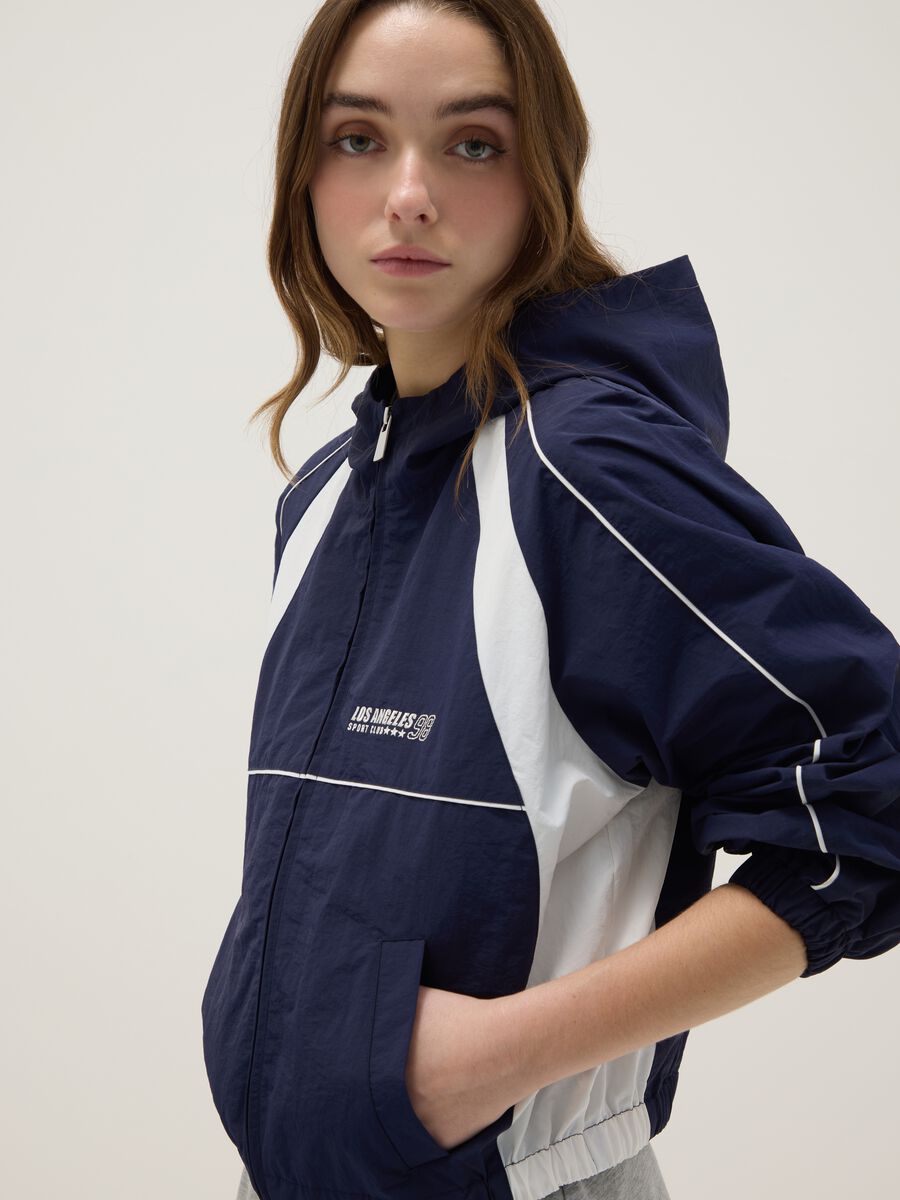 Giacca leggera multicolor regular fit con zip e cappuccio_1