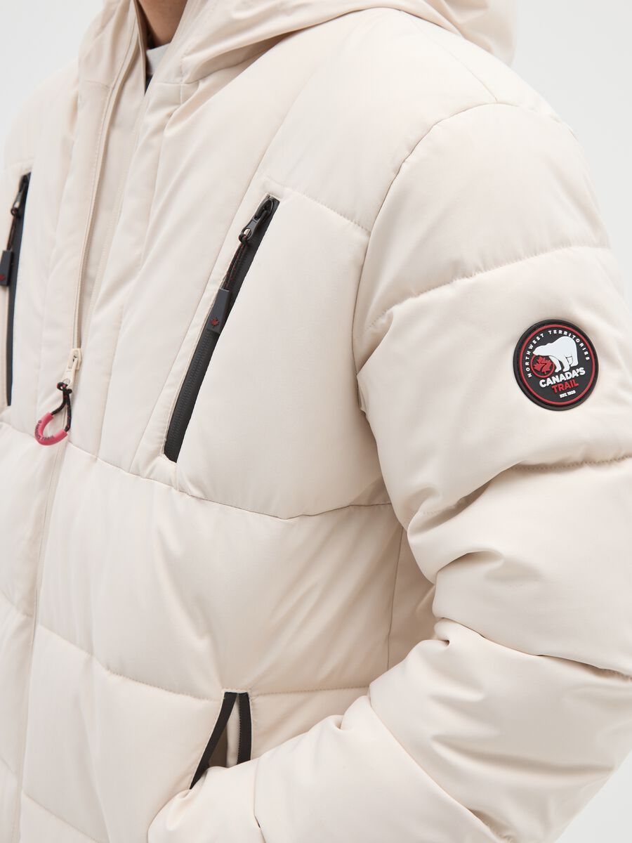 Giacca imbottita beige con cappuccio e zip_3