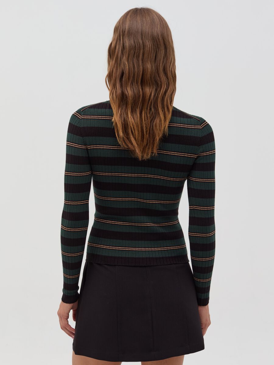 Flat ribbed top with striped pattern_2