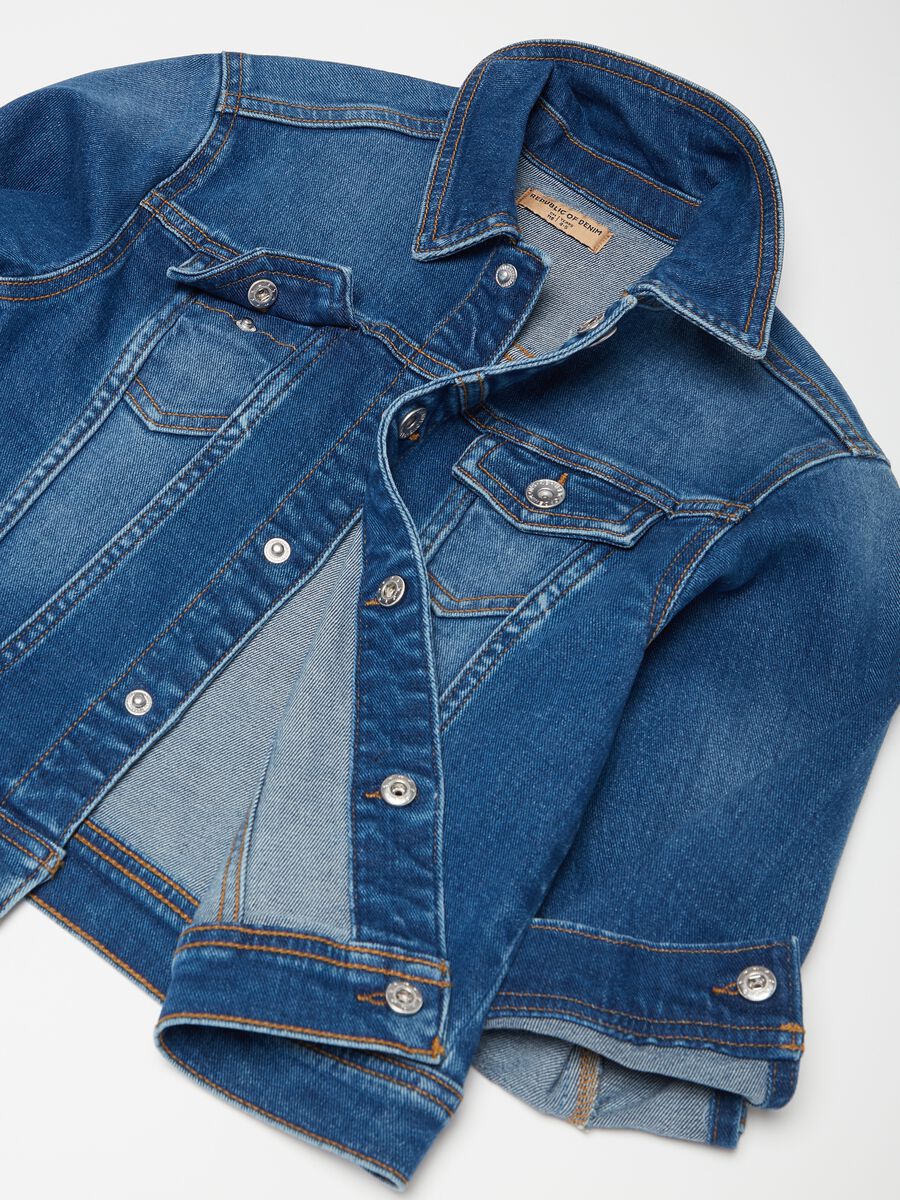 Denim jacket with pockets_2