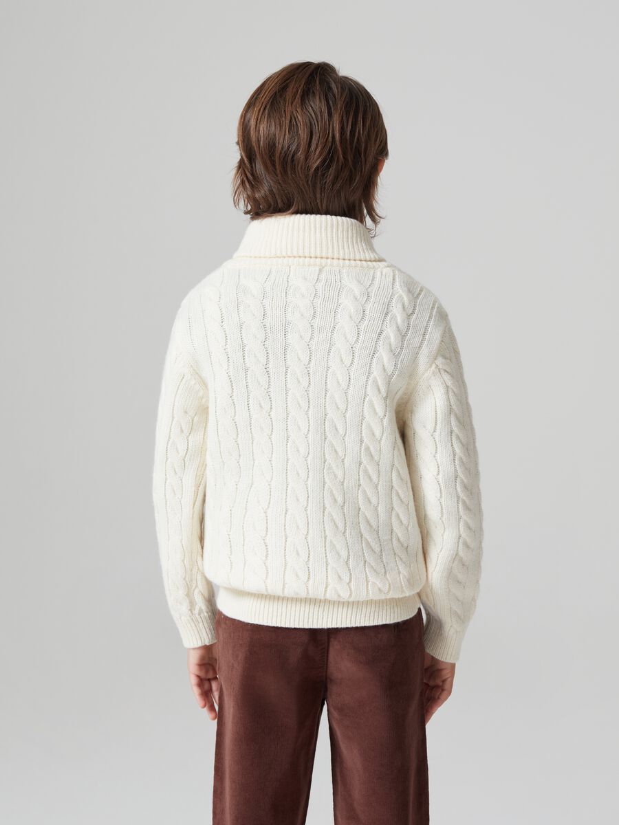 Pullover a trecce con collo a scialle_2