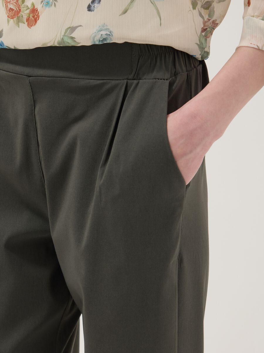 Pantaloni verdi regular in viscosa elasticizzato regular fit_3