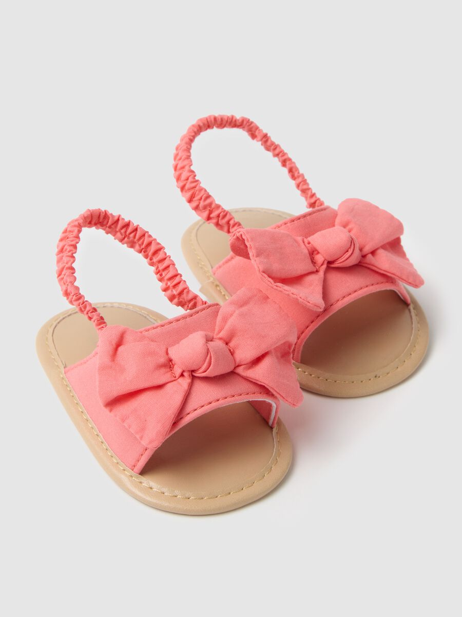 Pink cotton baby girl sandals with bow_1