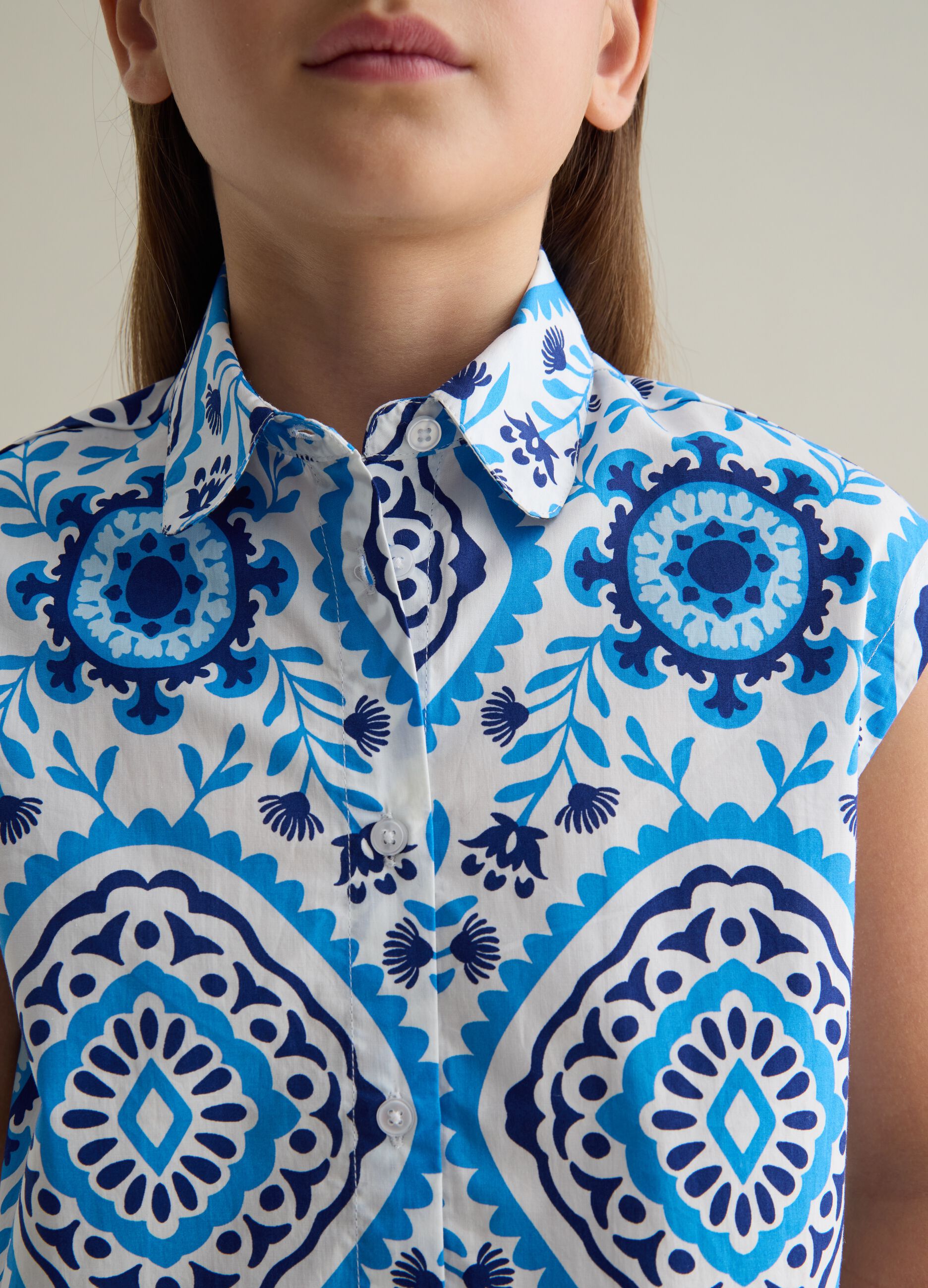 Sleeveless girl's shirt in multicolour pure cotton with print