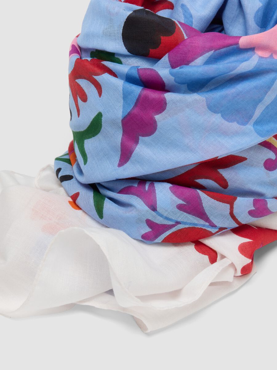 Sciarpa azzurra in puro cotone con stampa floreale_3