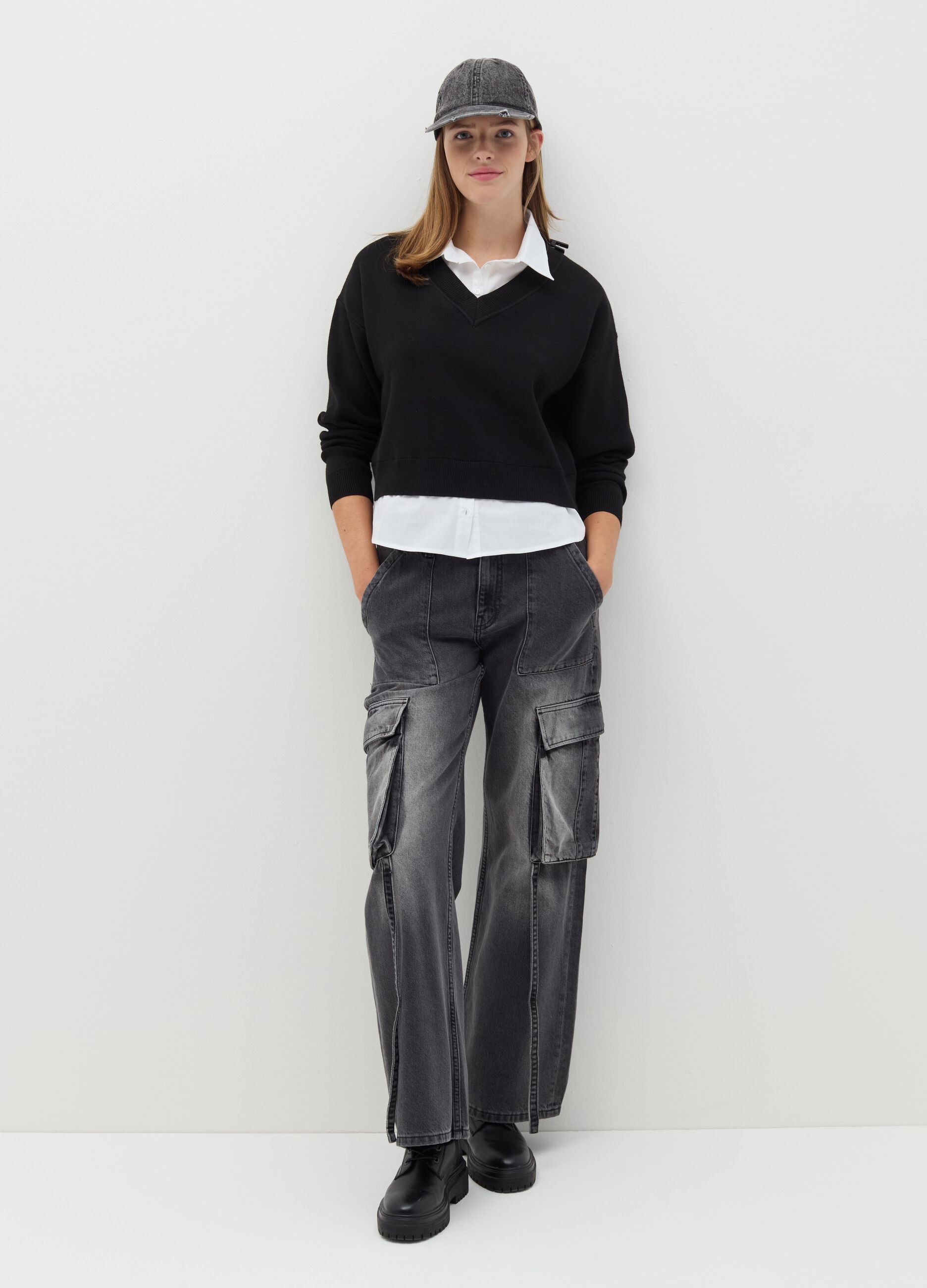Pullover with V neck and shirt