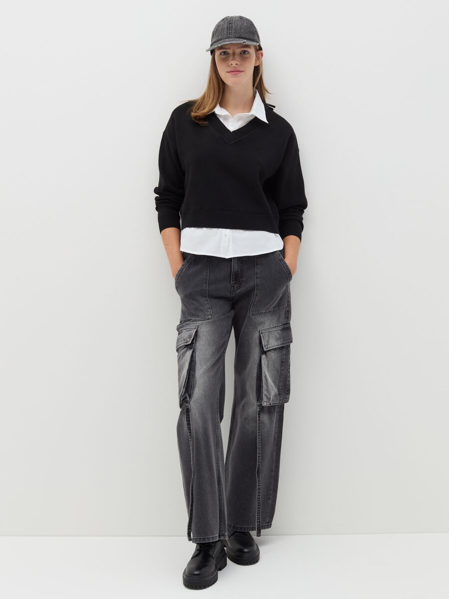 Pullover with V neck and shirt_1