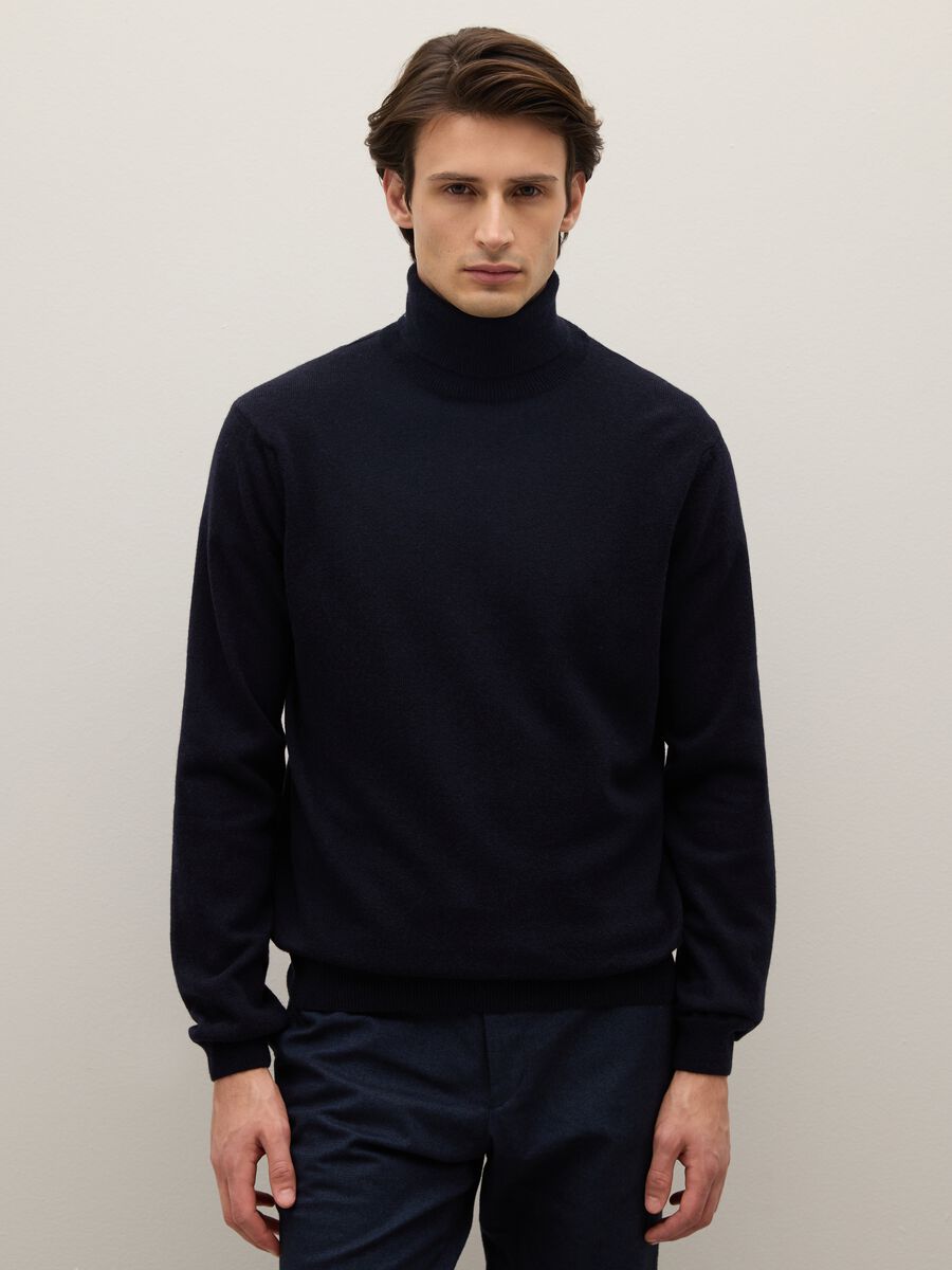 Blue turtleneck sweater in pure lambswool regular fit_0