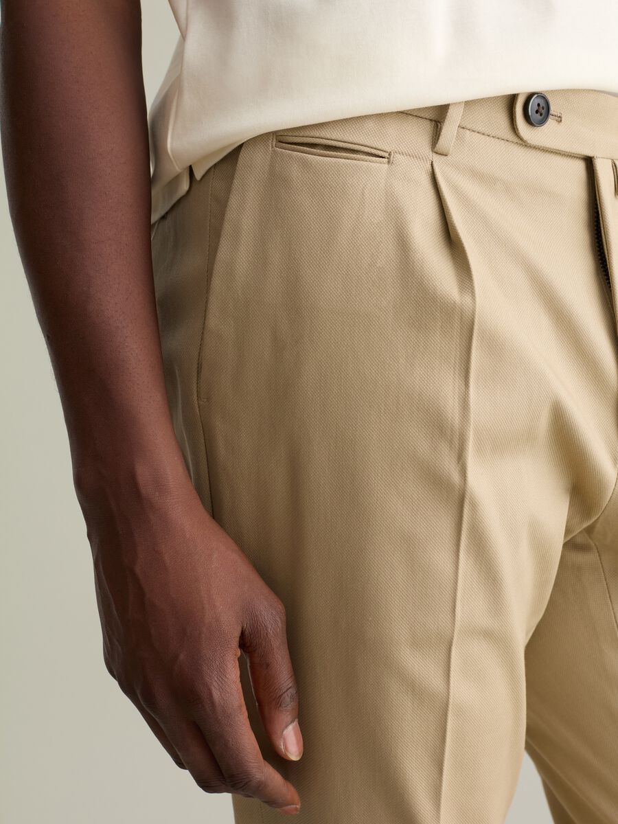 Contemporary chino trousers with darts_2