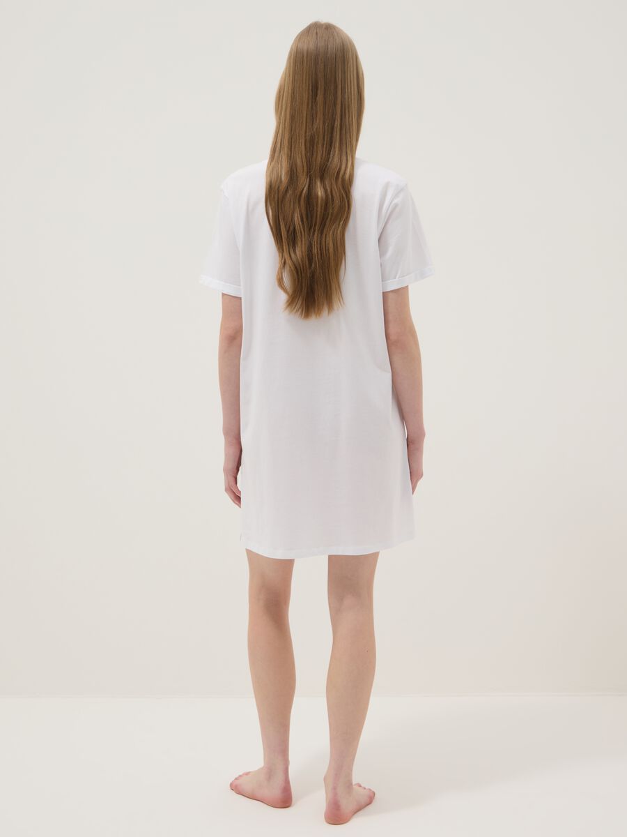 White pure cotton nightshirt with striped chest pocket_2