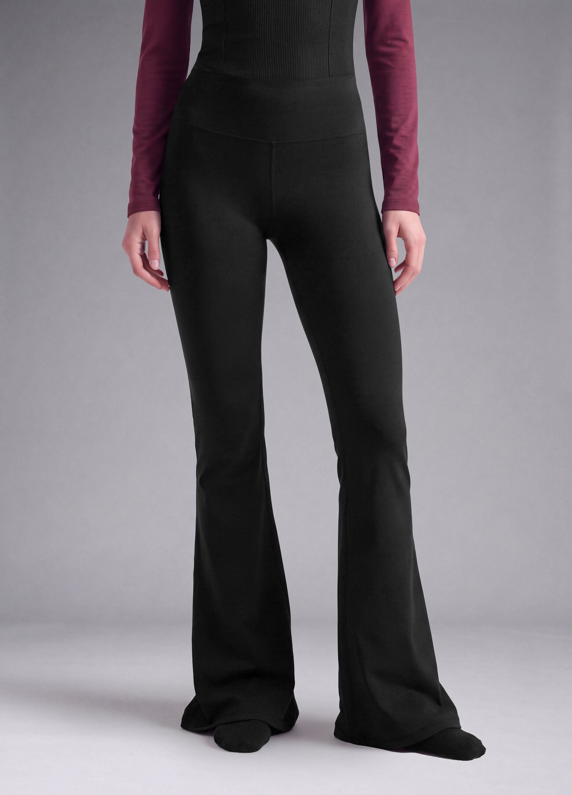 Leggings neri flare in tessuto elasticizzato traspirante ALTAVIA STUDIO