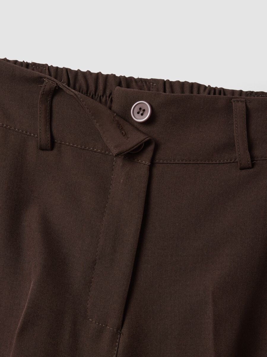 Brown cropped trousers in stretch fabric_5