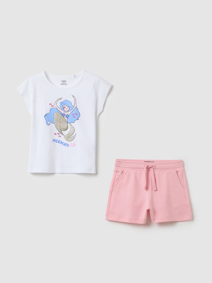 Jogging set with white T-shirt and pink shorts_0