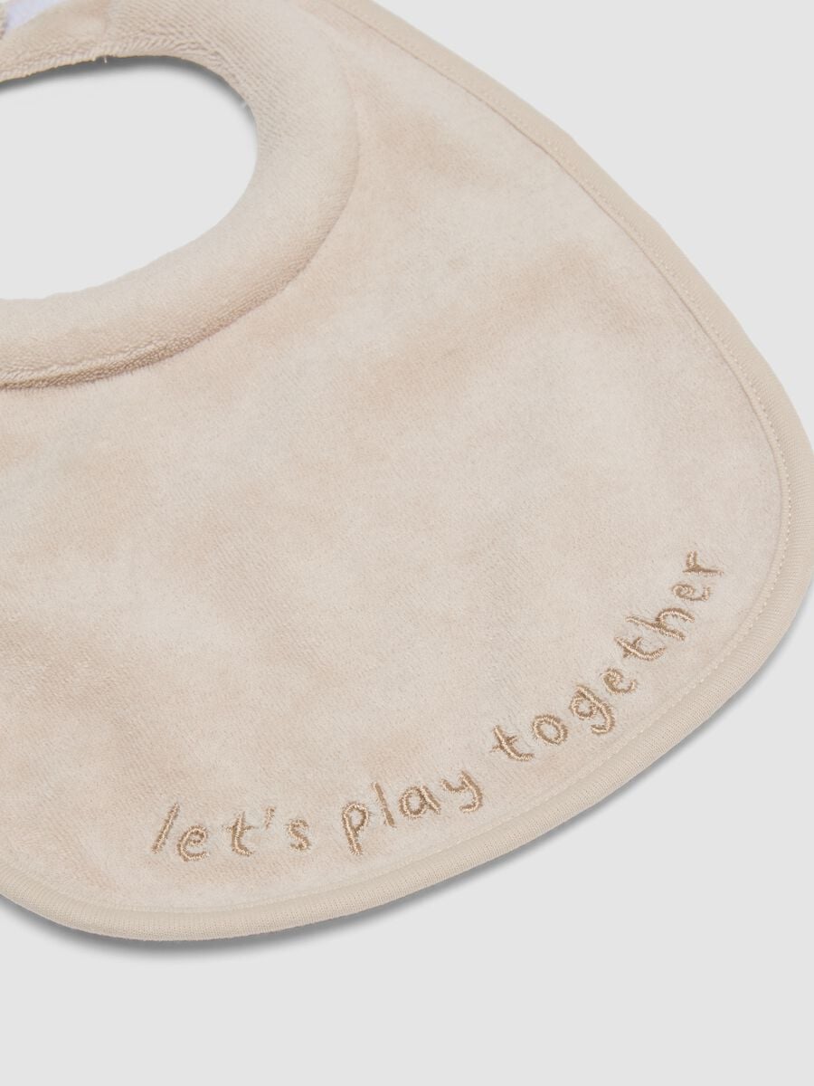Bipack di bavaglini beige in cotone organico per neonato_1