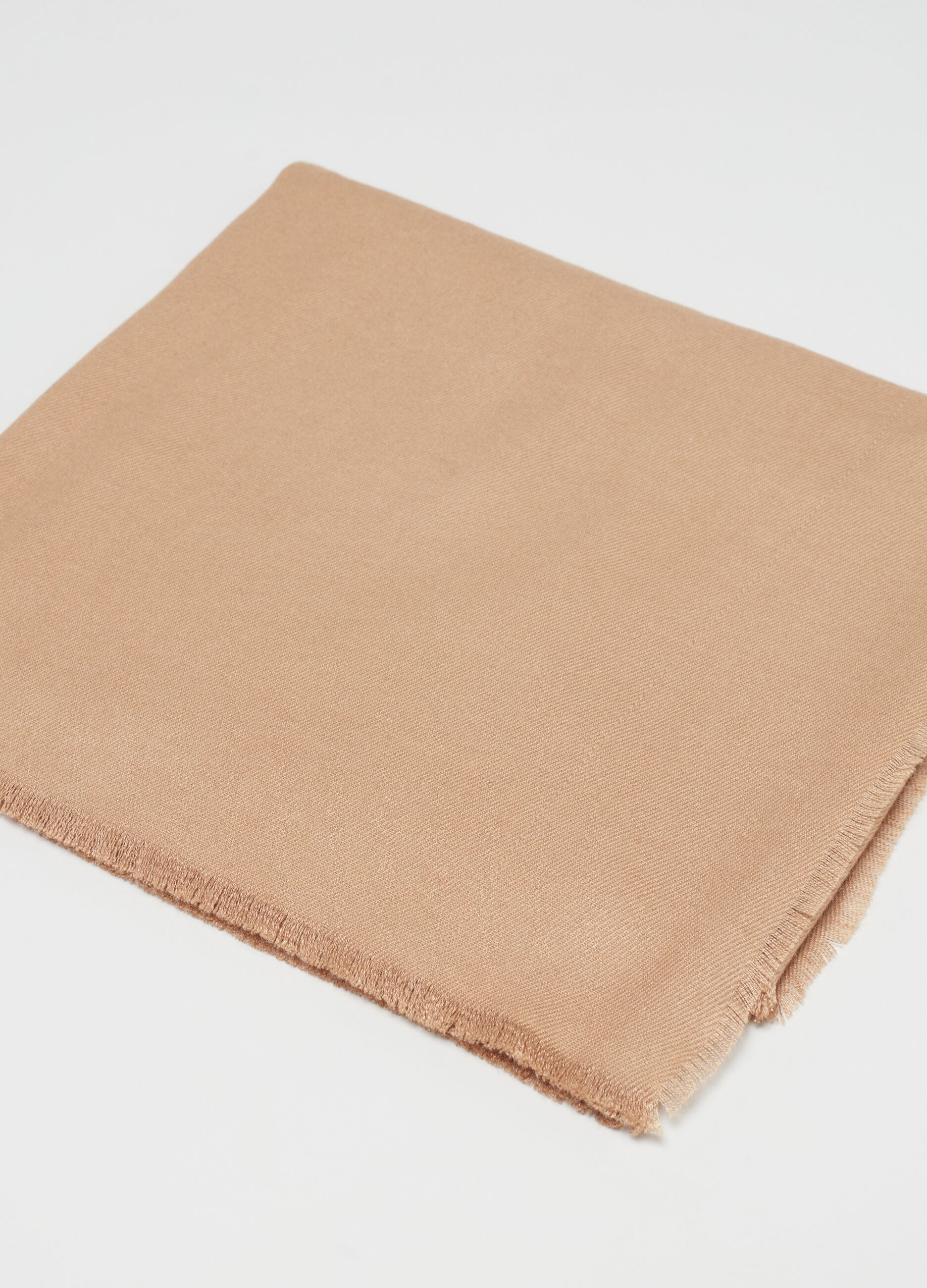 Pashmina con orlo sfrangiato_2