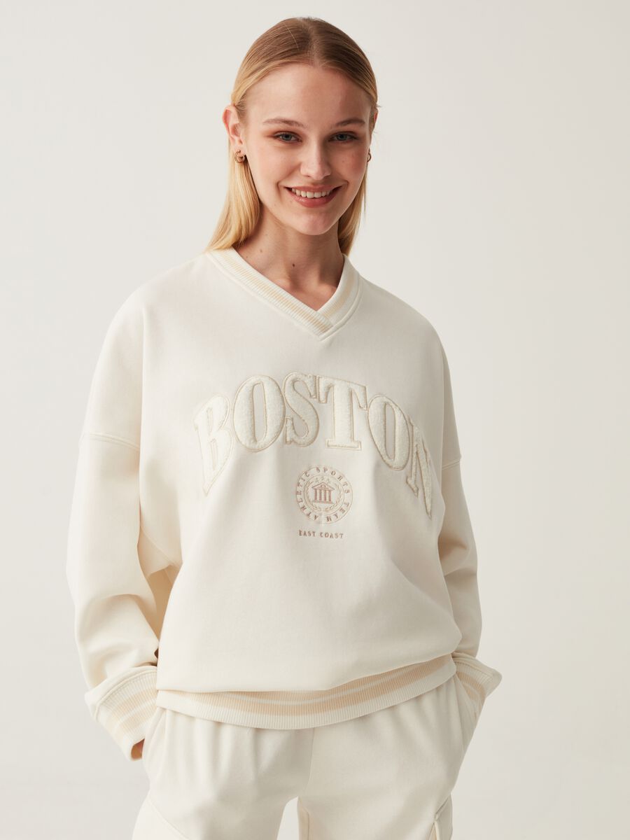 Felpa oversize con scollo a V_0