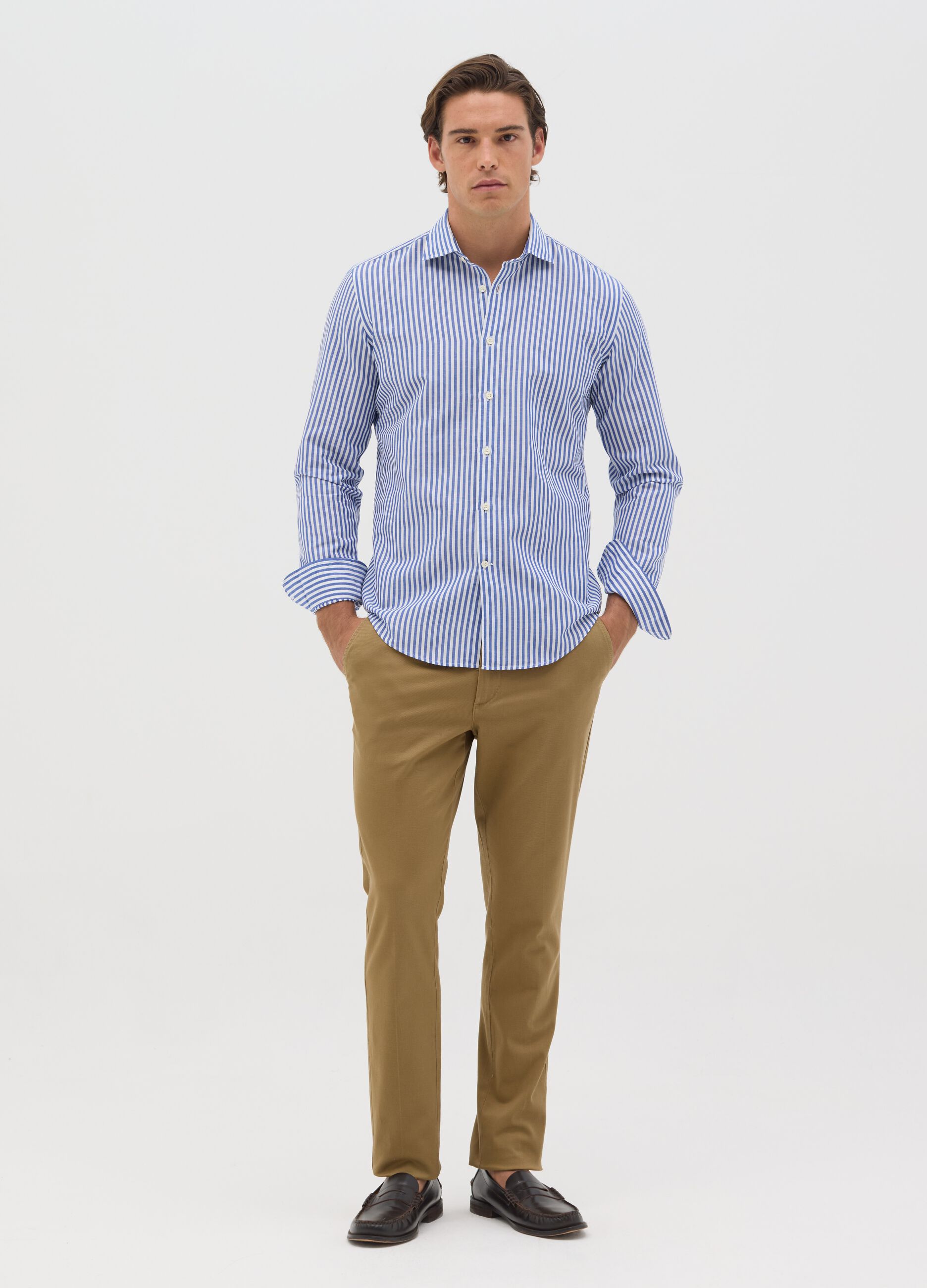 Camicia slim fit a righe bianche e blu