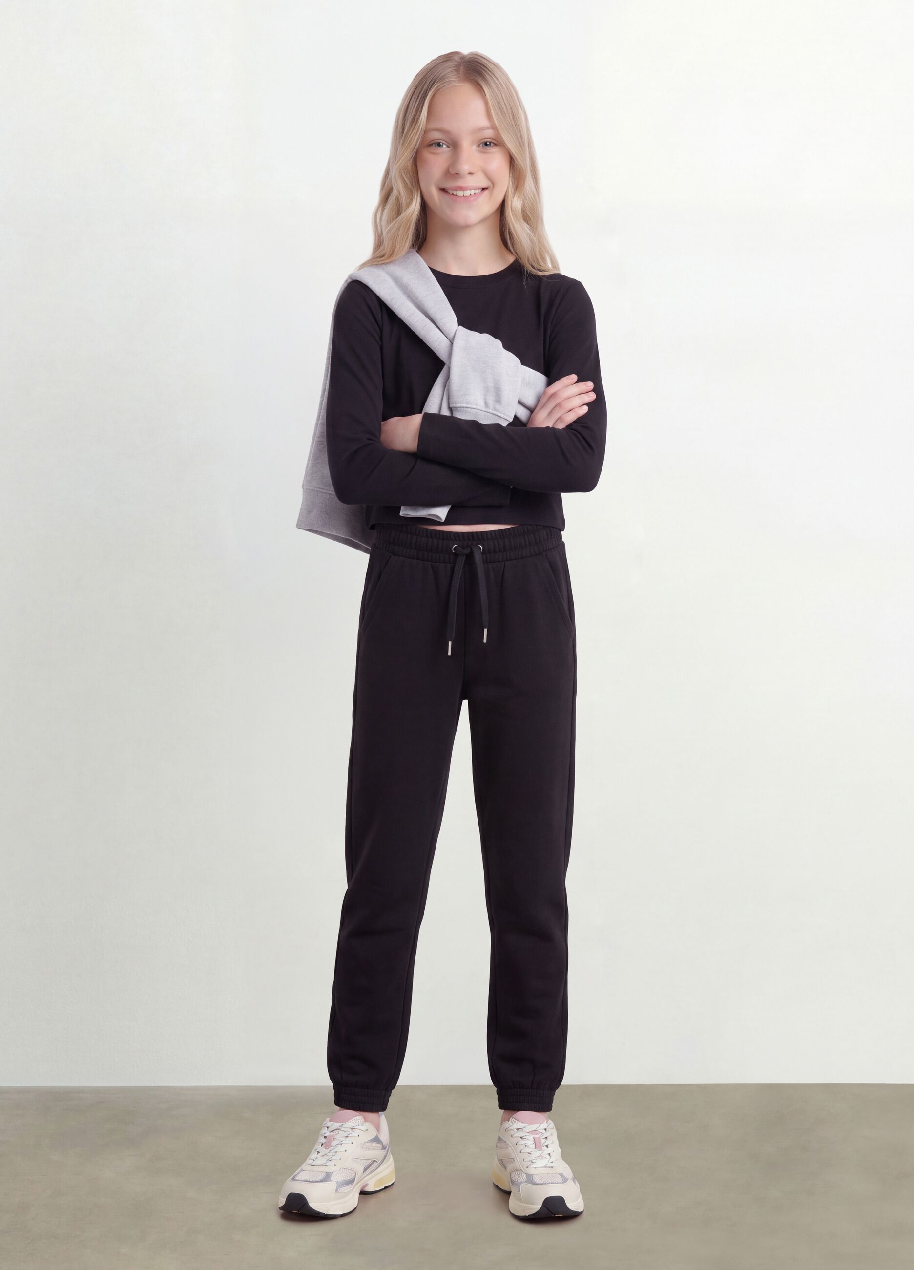 Black pure cotton T-shirt with ribbed neckline for girls