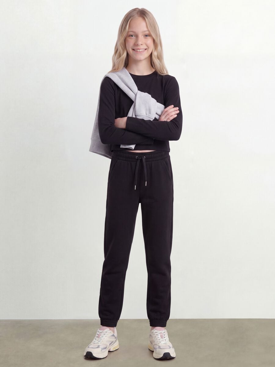 T-shirt nera in puro cotone con collo a costine per ragazza_1