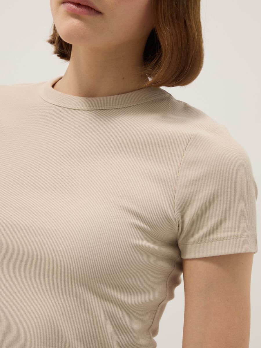 Beige fitted short-sleeve stretch cotton T-shirt_3