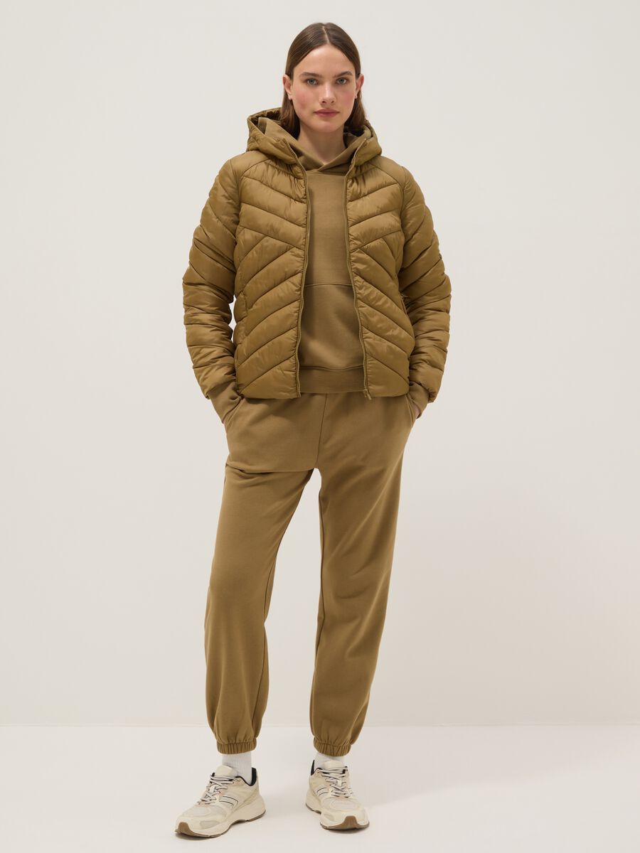 Giacca imbottita marrone regular fit con cappuccio_1