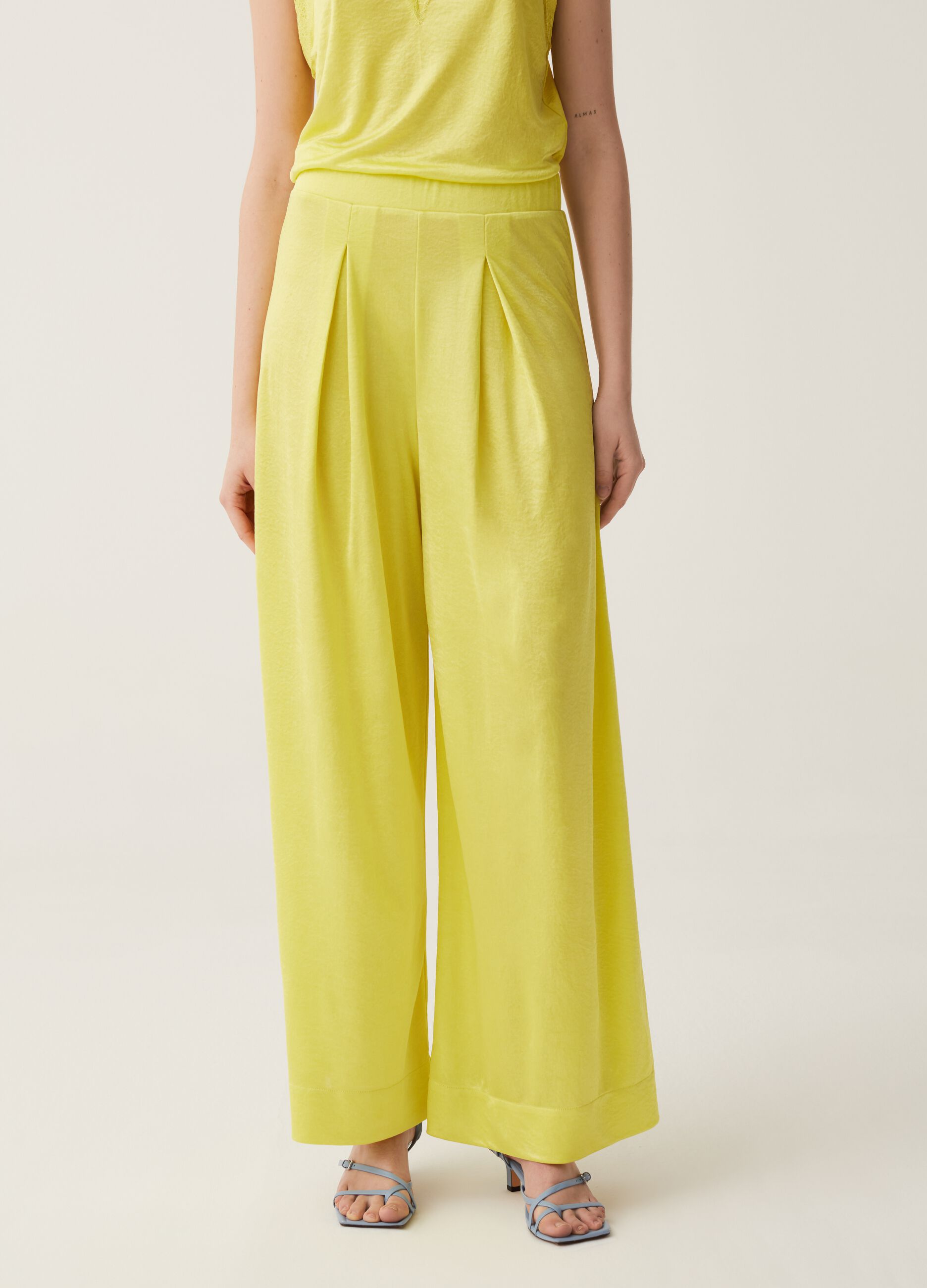 Pantaloni wide leg effetto crinkle_1