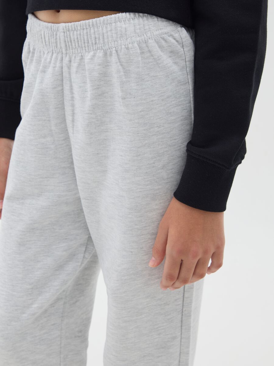 Girls' regular fit grey cotton jogger trousers_3