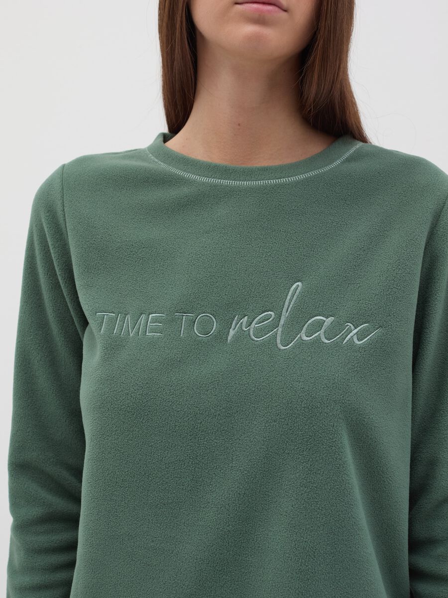 Top pigiama in pile con ricamo "Time to relax"_2