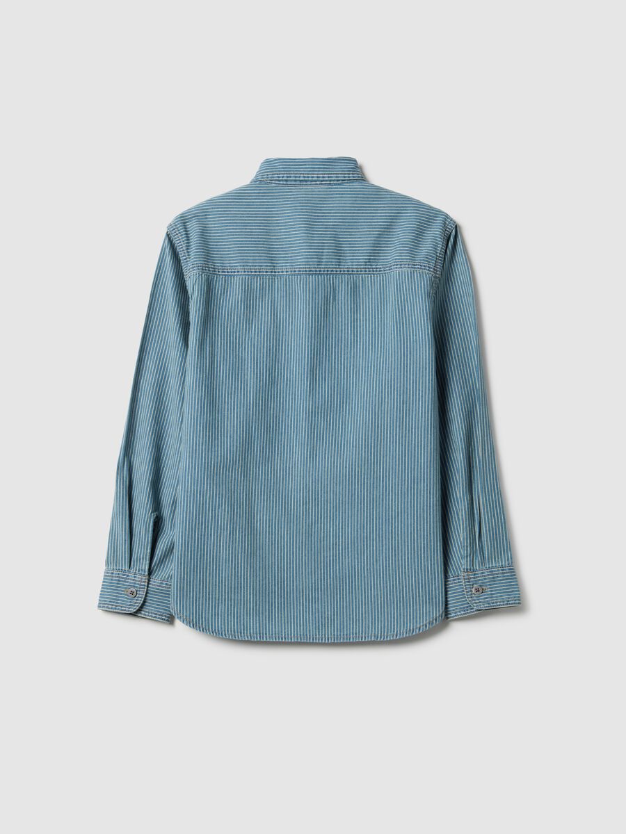 Camicia in puro cotone azzurra vestibilit&agrave; over per ragazzi_4