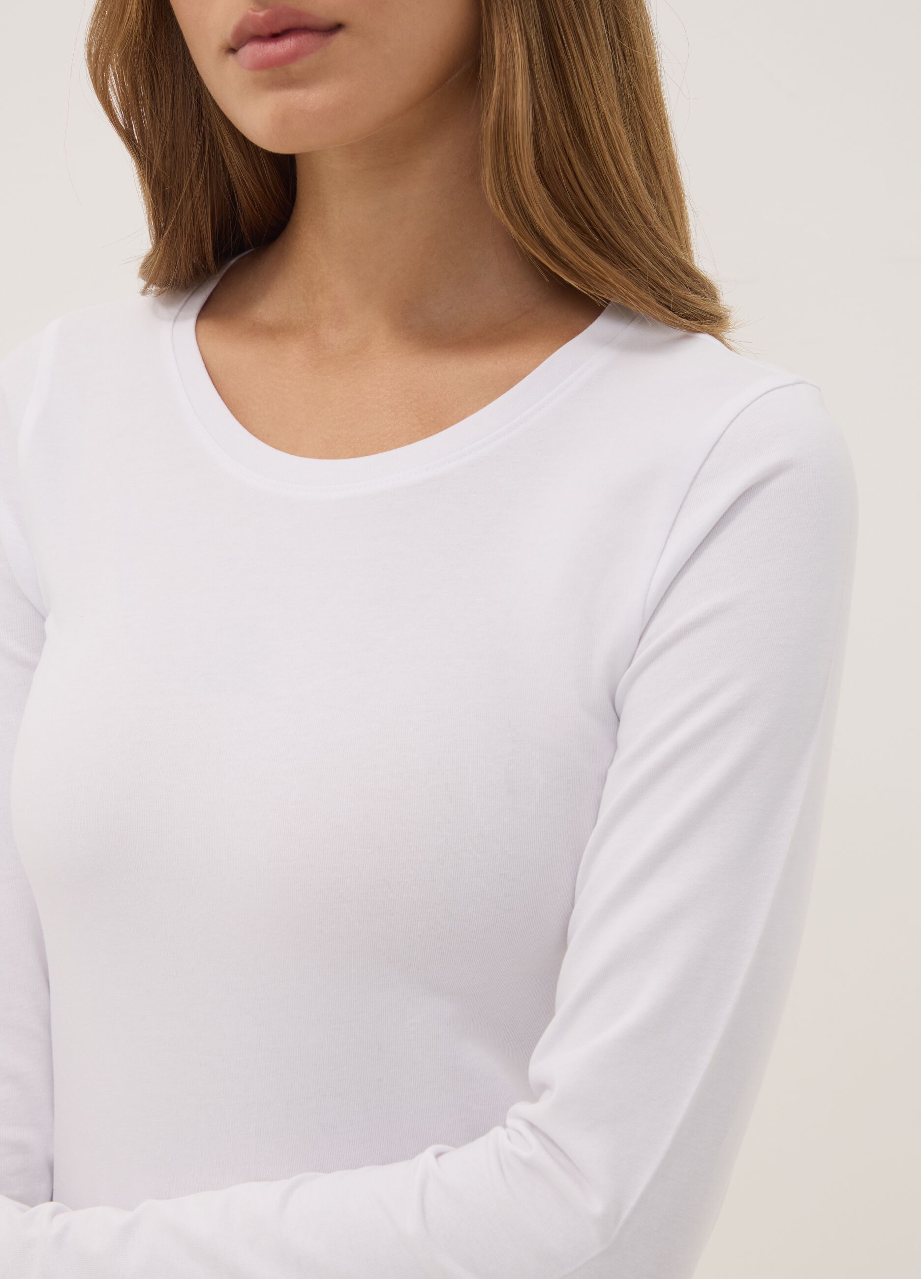 Maglia bianca in cotone organico elasticizzato girocollo