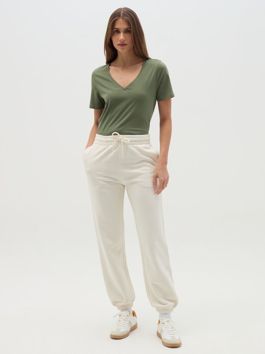 Essential V-neck T-shirt in cotton_1