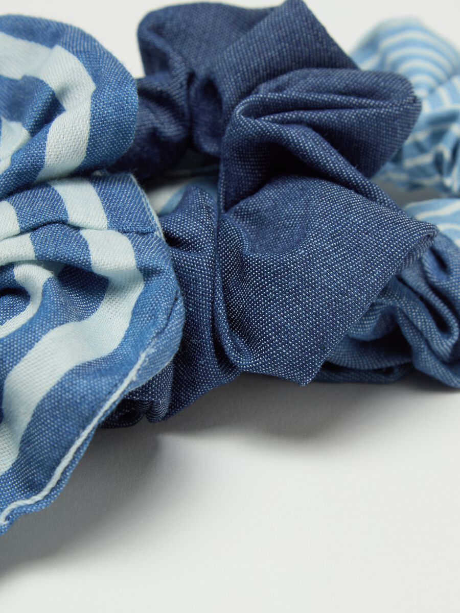 Three-pack hair elastics with white and blue stripes_1