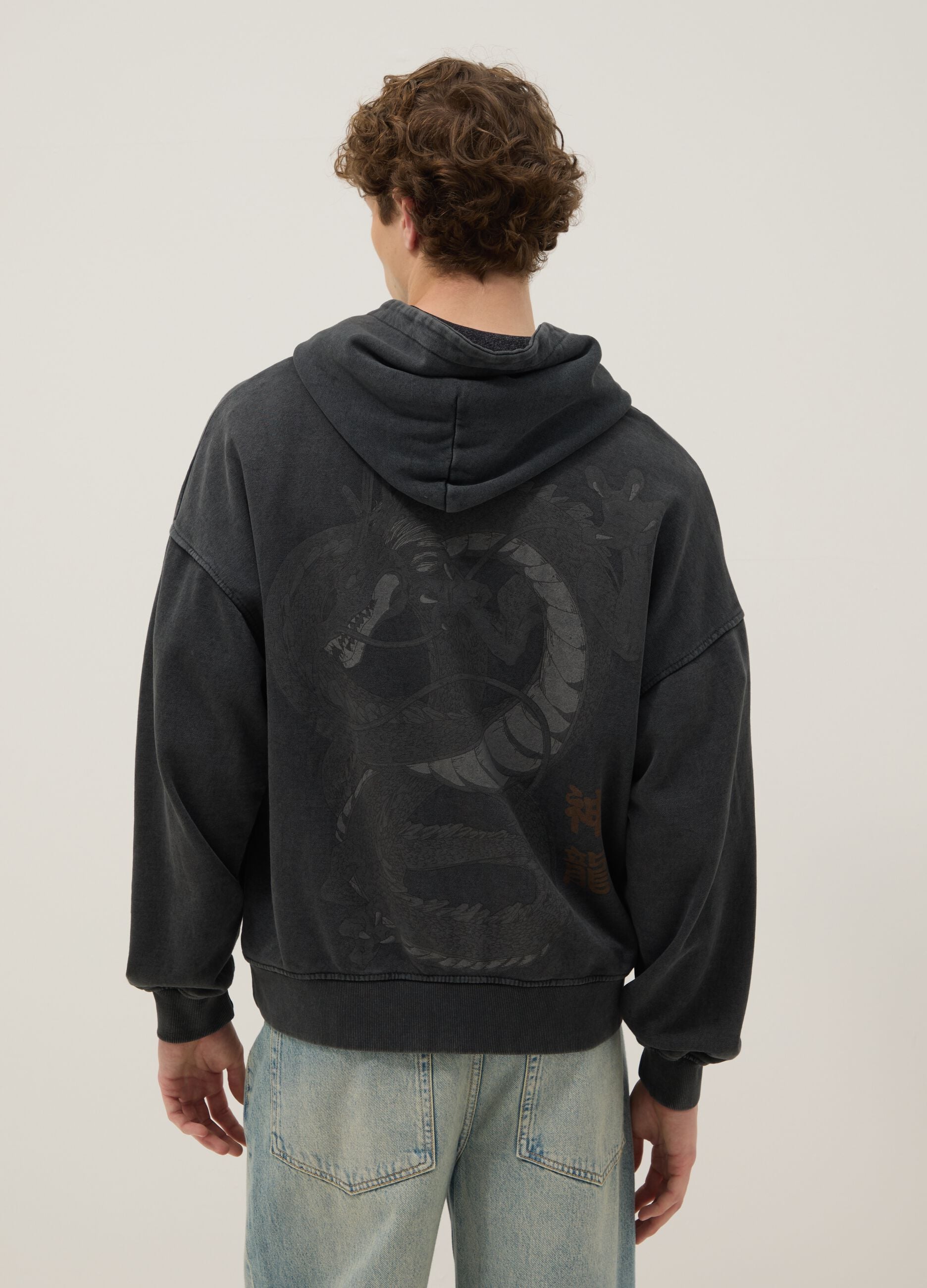 Felpa grigia in misto cotone oversize fit con stampa Dragonball