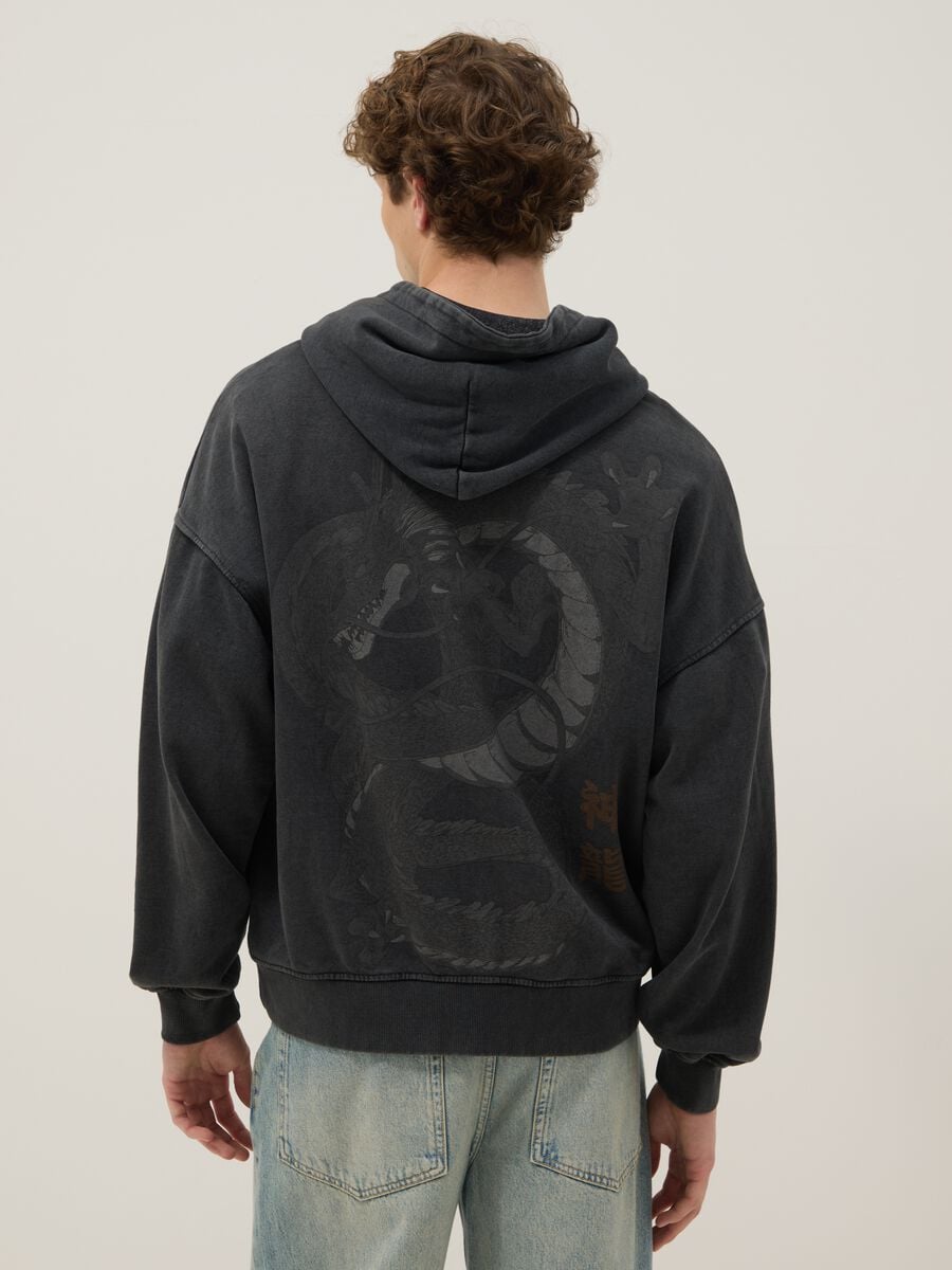 Felpa grigia in misto cotone oversize fit con stampa Dragonball_2