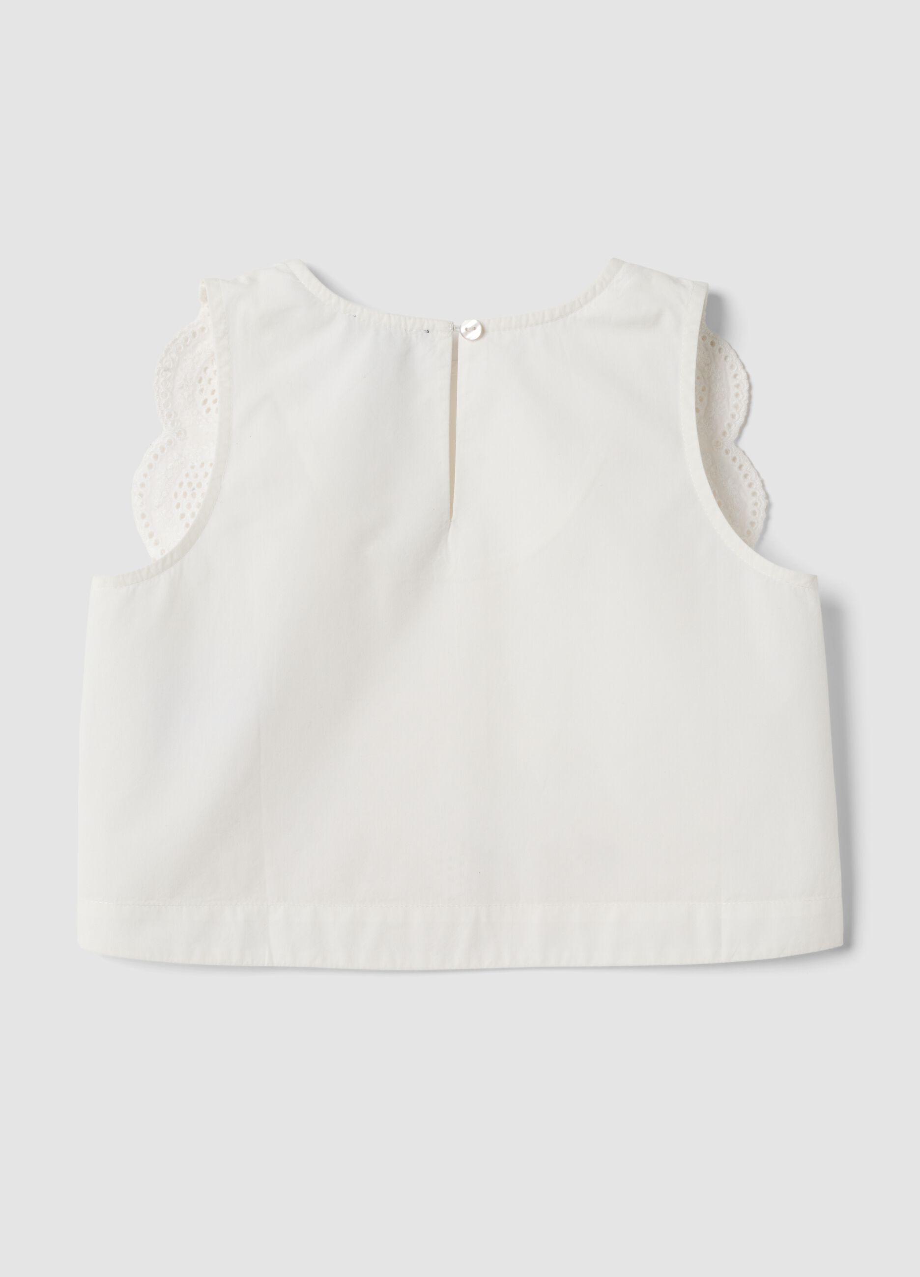 Top bianco in puro cotone con bordo smerlato