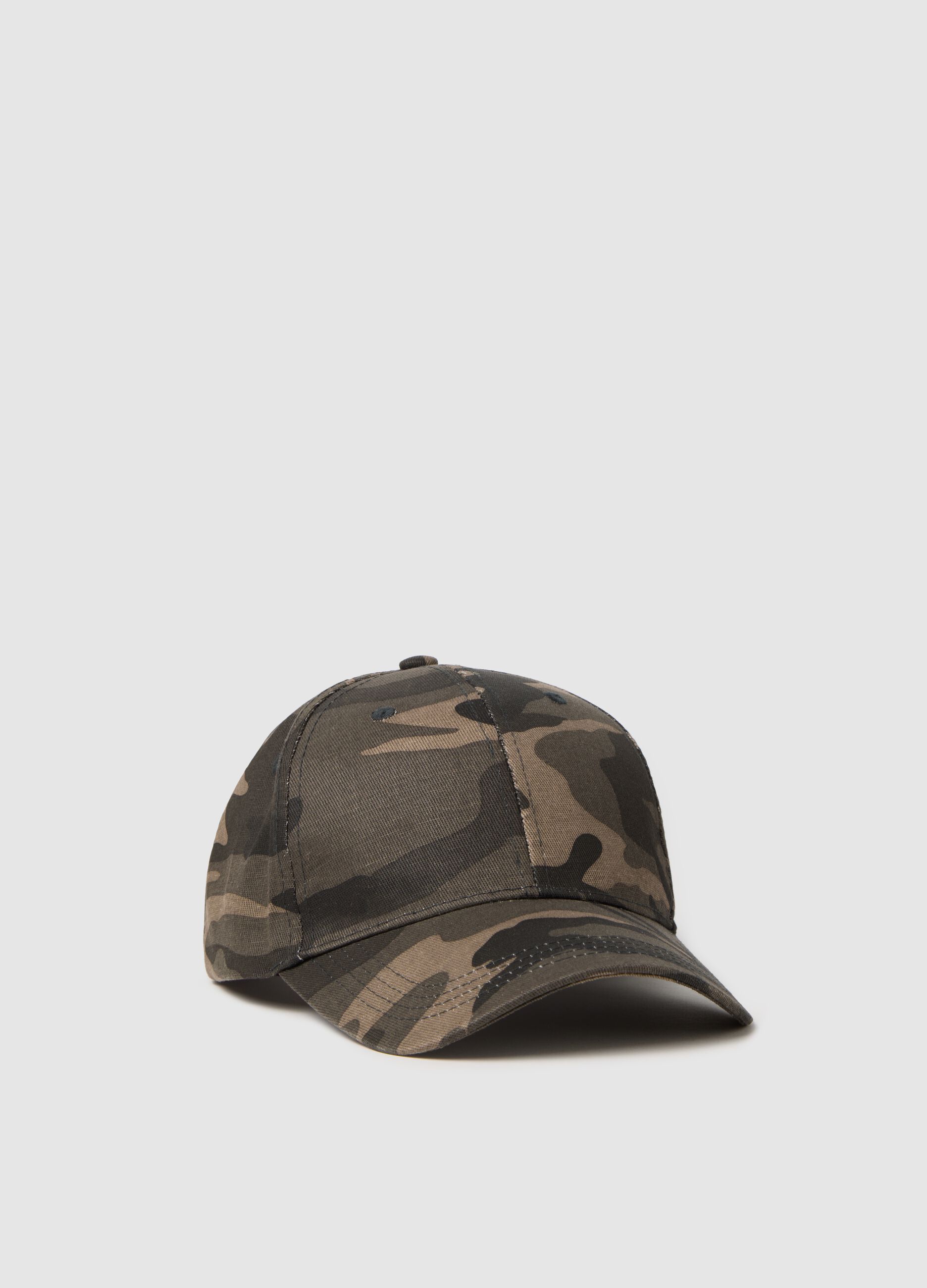 Green baseball cap with camouflage pattern